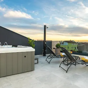  Apartment 88 - Rooftop Jacuzzi & Terrace